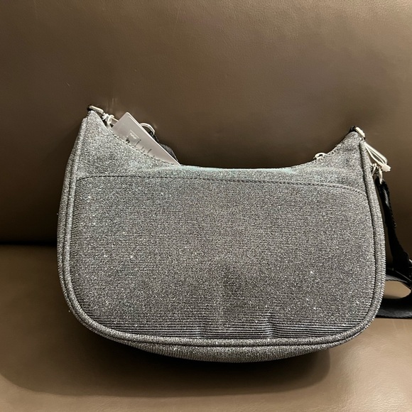LULULEMON *LIMITED EDITION* City Essentials Small Shoulder Bag 3L
Glitter🩶✨ - Picture 16 of 17